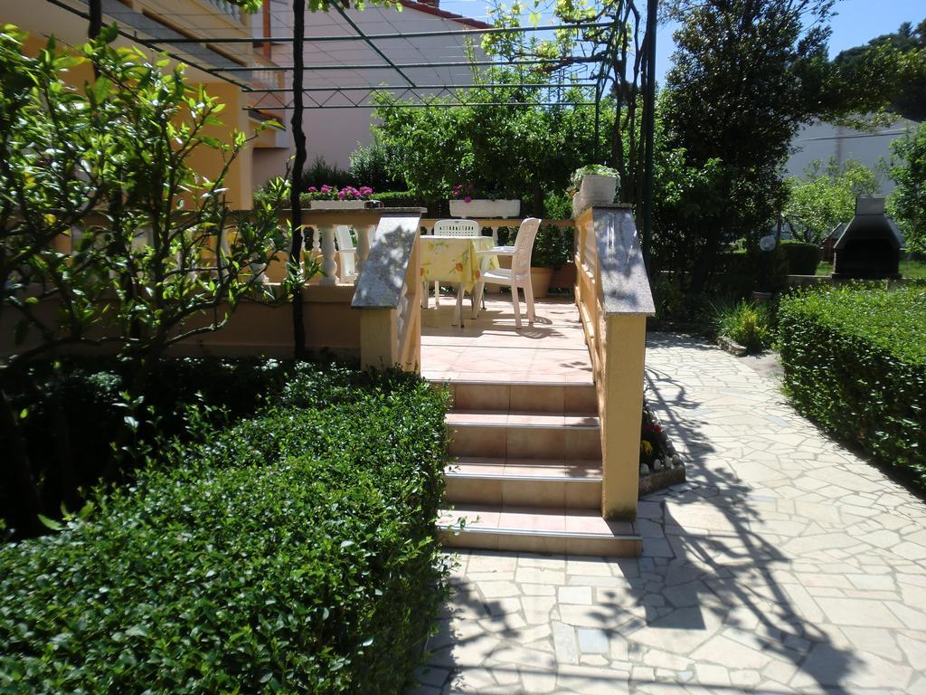 Guest House Sandra Rab Town Exteriör bild