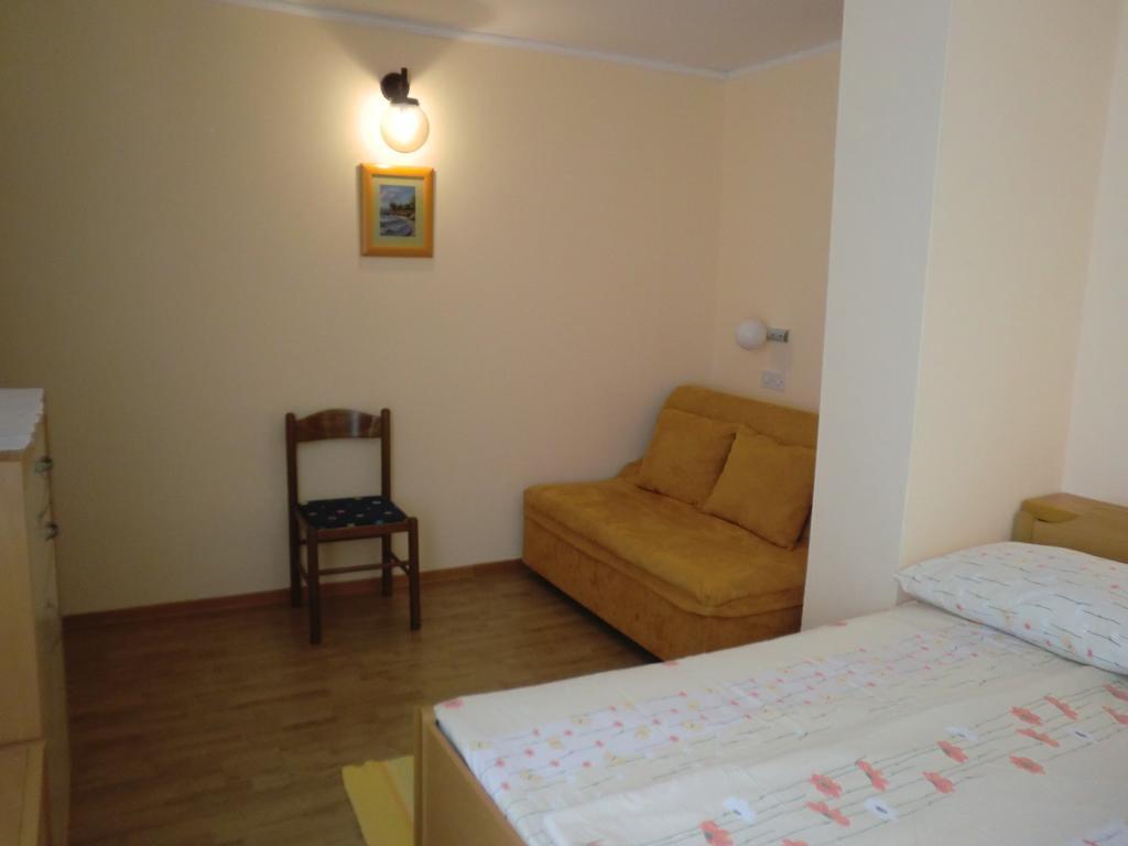 Guest House Sandra Rab Town Rum bild