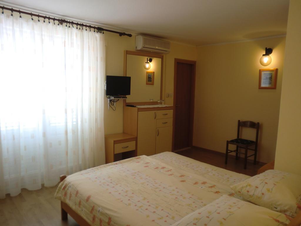Guest House Sandra Rab Town Rum bild