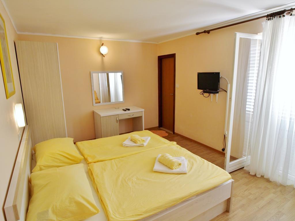 Guest House Sandra Rab Town Exteriör bild
