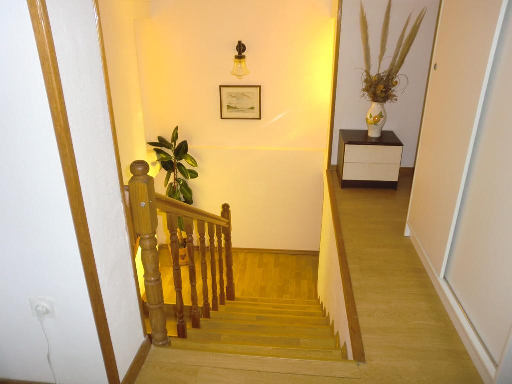 Guest House Sandra Rab Town Exteriör bild
