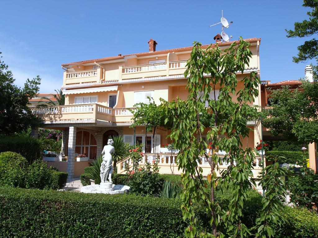 Guest House Sandra Rab Town Exteriör bild